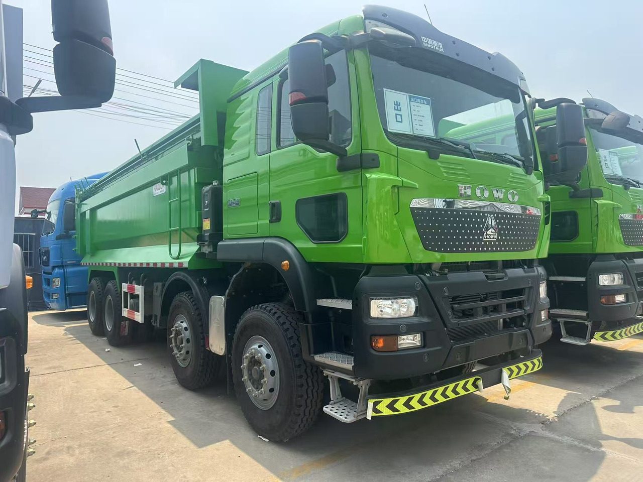SINOTRUK Dump Truck 8x4 Click for Discount - Самосвал: фото 3 SINOTRUK Dump Truck 8x4 Click for Discount - Самосвал: фото 3