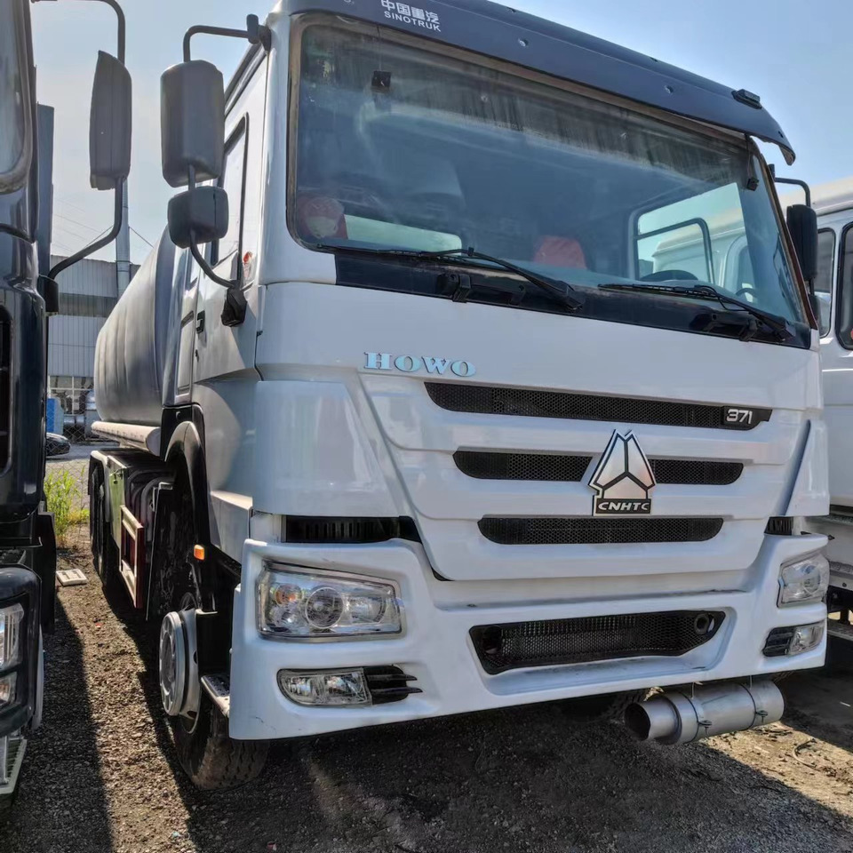 SINOTRUK HOWO 371 Fuel Tanker Truck Reliable Tanker Vehicle - Грузовик-цистерна: фото 3 SINOTRUK HOWO 371 Fuel Tanker Truck Reliable Tanker Vehicle - Грузовик-цистерна: фото 3