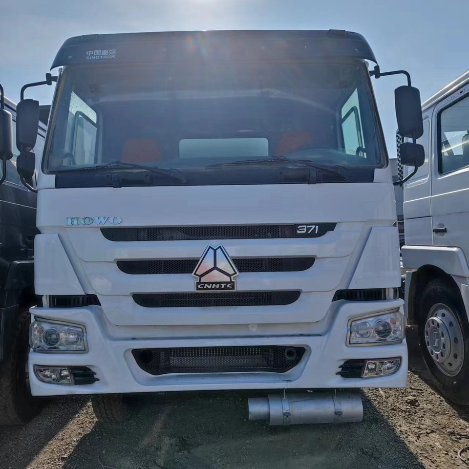 SINOTRUK HOWO 371 Fuel Tanker Truck Reliable Tanker Vehicle - Грузовик-цистерна: фото 2 SINOTRUK HOWO 371 Fuel Tanker Truck Reliable Tanker Vehicle - Грузовик-цистерна: фото 2
