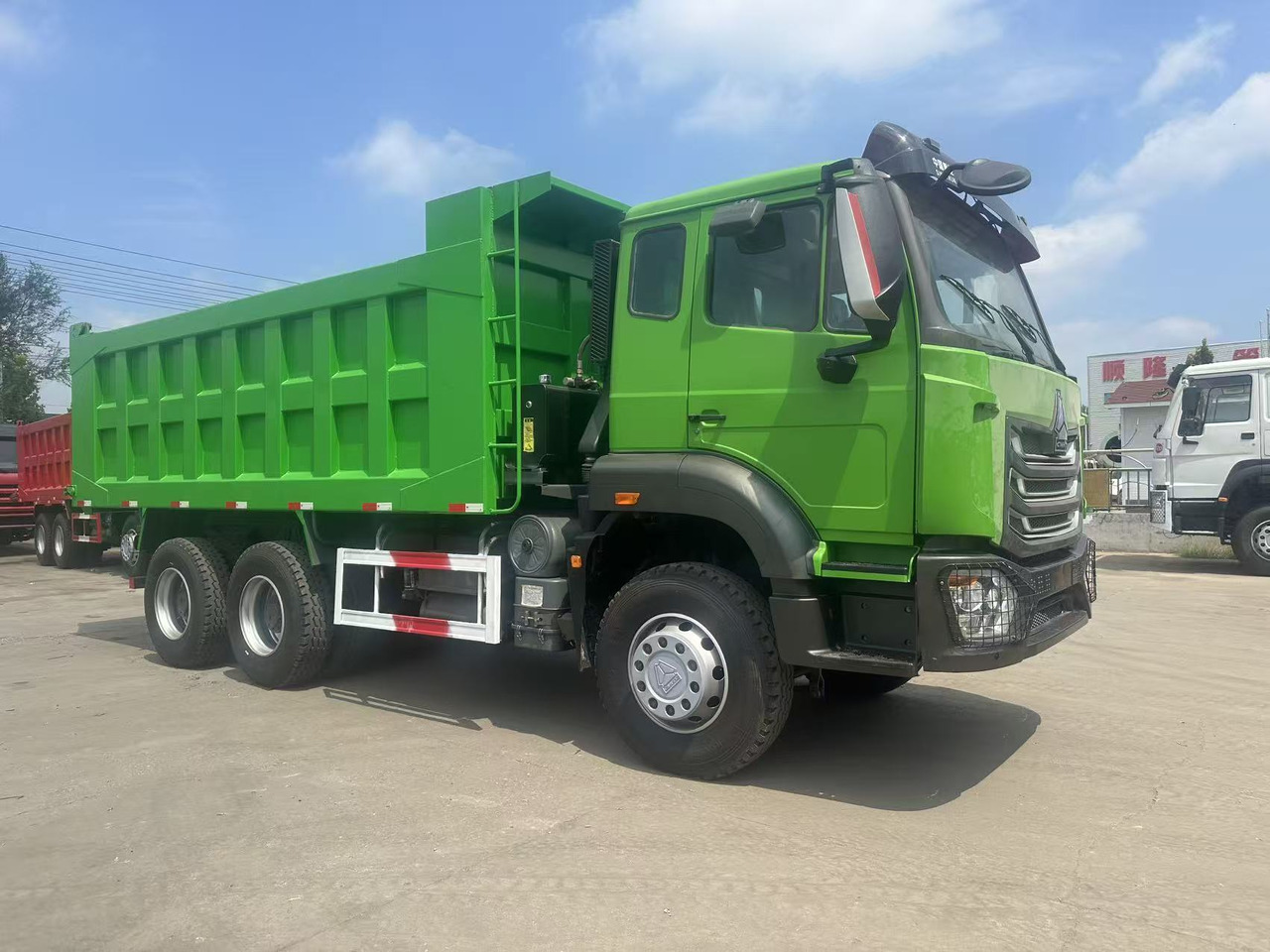SINOTRUK HOWO 6x4 Dump Truck Click for Discount - Самосвал: фото 3 SINOTRUK HOWO 6x4 Dump Truck Click for Discount - Самосвал: фото 3