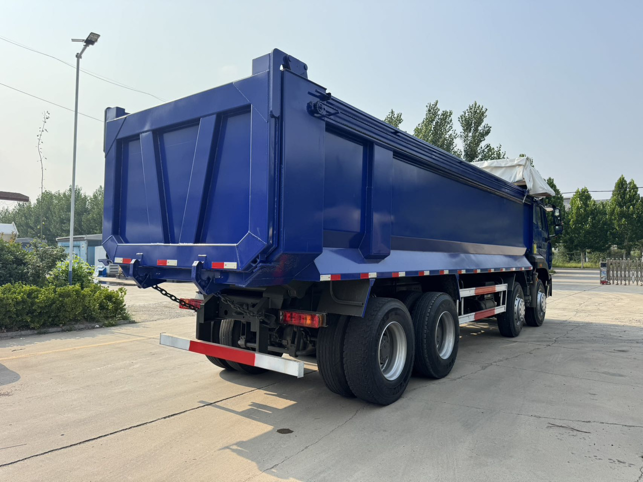 SINOTRUK HOWO Dump Truck 8x4 Click for Discount - Самосвал: фото 4 SINOTRUK HOWO Dump Truck 8x4 Click for Discount - Самосвал: фото 4