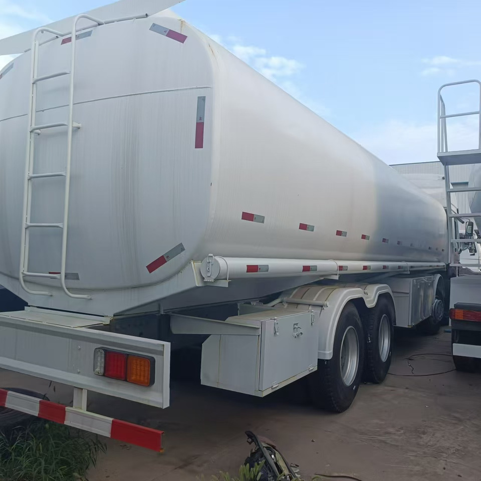 SINOTRUK Howo 371 Fuel Tanker Click Here For DISCOUNT - Грузовик-цистерна: фото 1 SINOTRUK Howo 371 Fuel Tanker Click Here For DISCOUNT - Грузовик-цистерна: фото 1