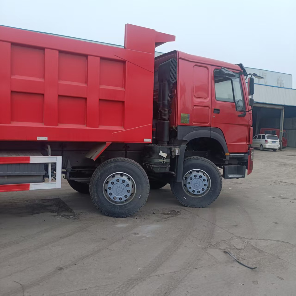 SINOTRUK howo 8x4 - Самосвал: фото 3 SINOTRUK howo 8x4 - Самосвал: фото 3