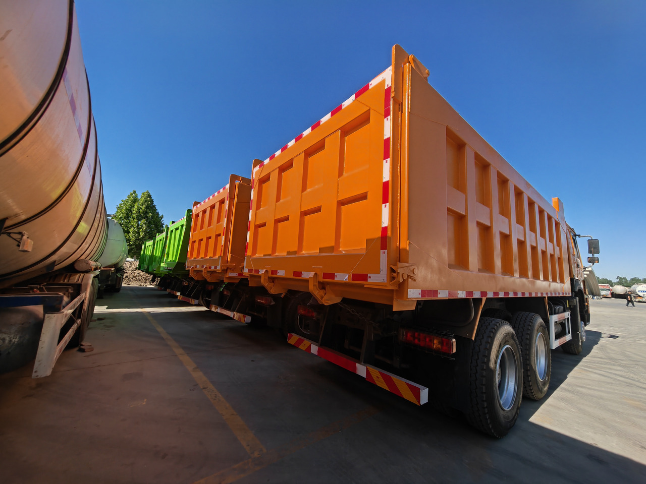 Sinotrack HOWO 6x4 Dump Truck Click for Discount - Самосвал: фото 3 Sinotrack HOWO 6x4 Dump Truck Click for Discount - Самосвал: фото 3