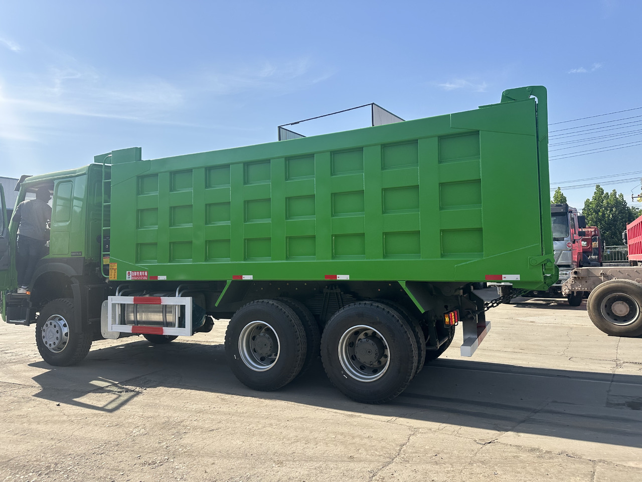 Sinotruck 6x4 HOWO Dump Truck Clcik for Discount - Самосвал: фото 4 Sinotruck 6x4 HOWO Dump Truck Clcik for Discount - Самосвал: фото 4