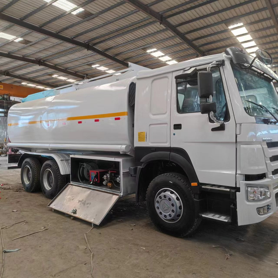 Sinotruck HOWO 371 Fuel Tanker Large Capacity Fuel Vehicle - Грузовик-цистерна: фото 1 Sinotruck HOWO 371 Fuel Tanker Large Capacity Fuel Vehicle - Грузовик-цистерна: фото 1