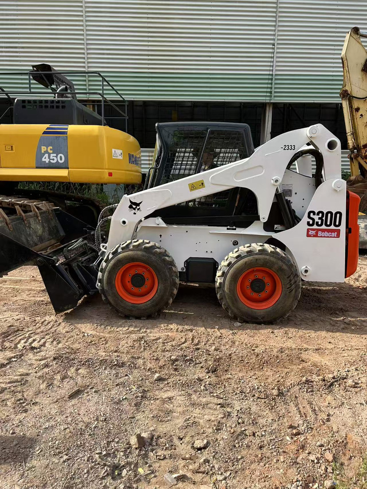 BOBCAT BOBCAT Skid Steer Loader S300 - Строительная техника: фото 5 BOBCAT BOBCAT Skid Steer Loader S300 - Строительная техника: фото 5