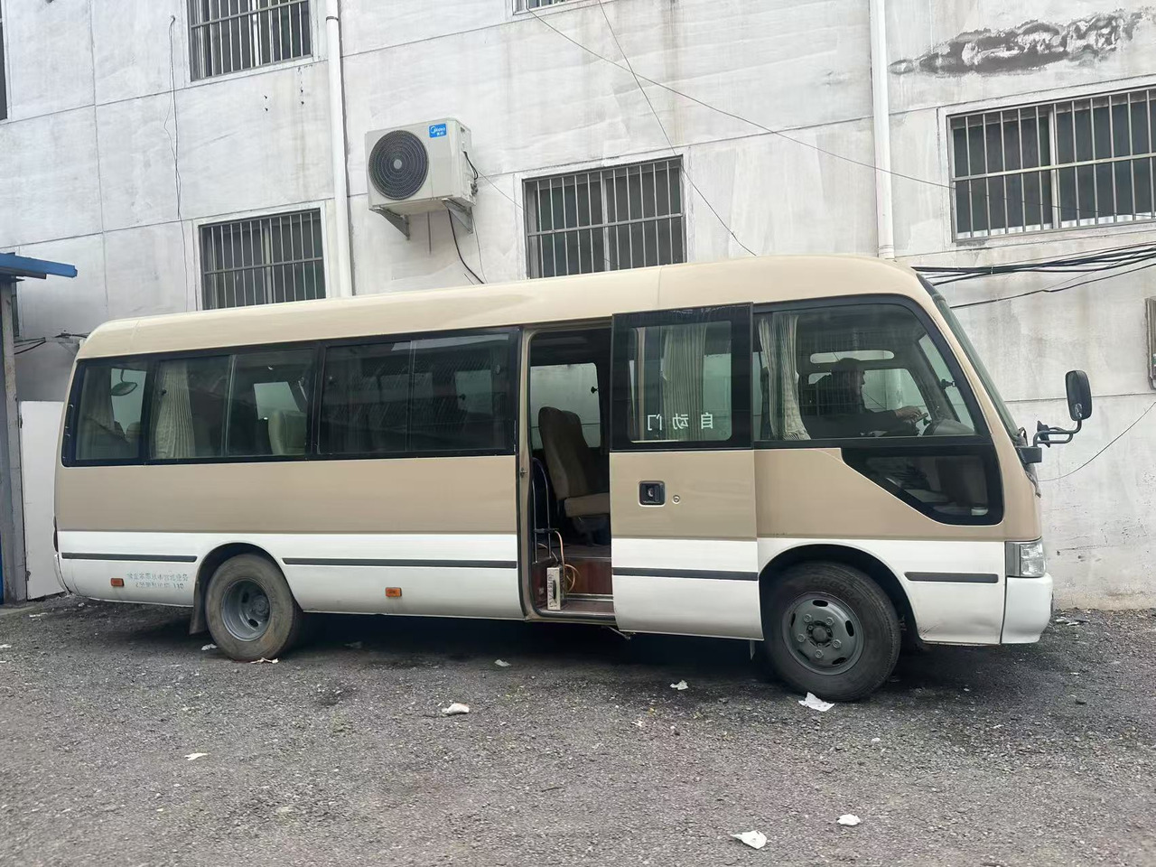 TOYOTA Coaster - Микроавтобус, Пассажирский фургон: фото 3 TOYOTA Coaster - Микроавтобус, Пассажирский фургон: фото 3