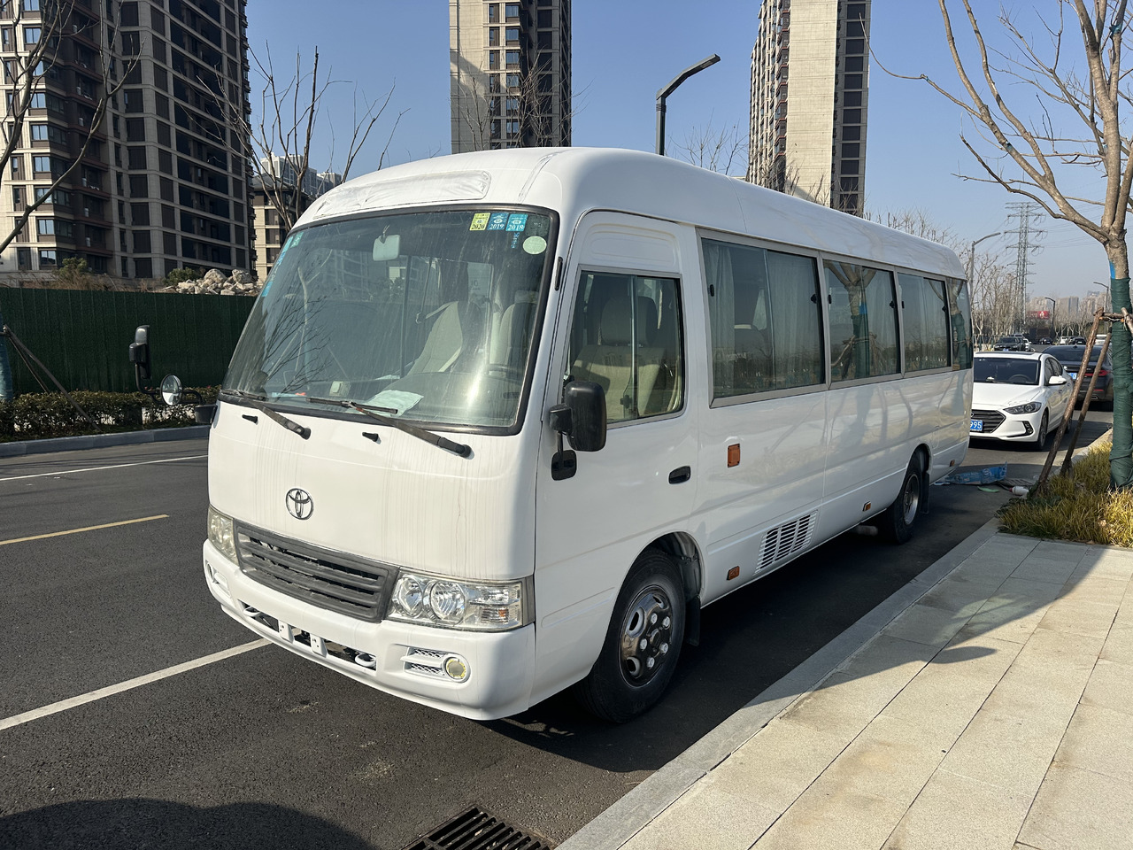TOYOTA Mini Coach White Low Mileage - Туристический автобус: фото 3 TOYOTA Mini Coach White Low Mileage - Туристический автобус: фото 3