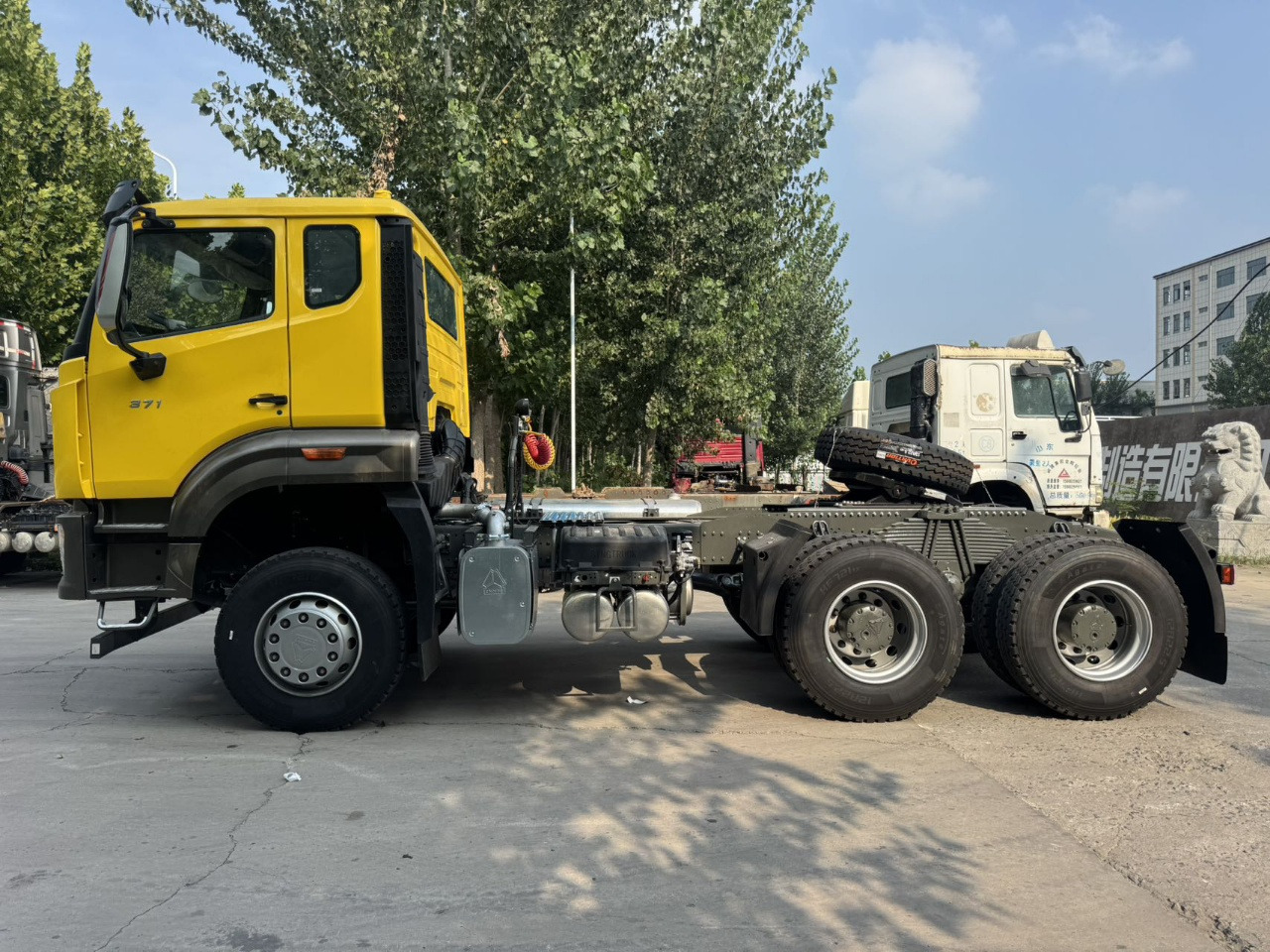 HOWO 371 HP Dump Truck Click Here for Discount - Тягач: фото 1 HOWO 371 HP Dump Truck Click Here for Discount - Тягач: фото 1