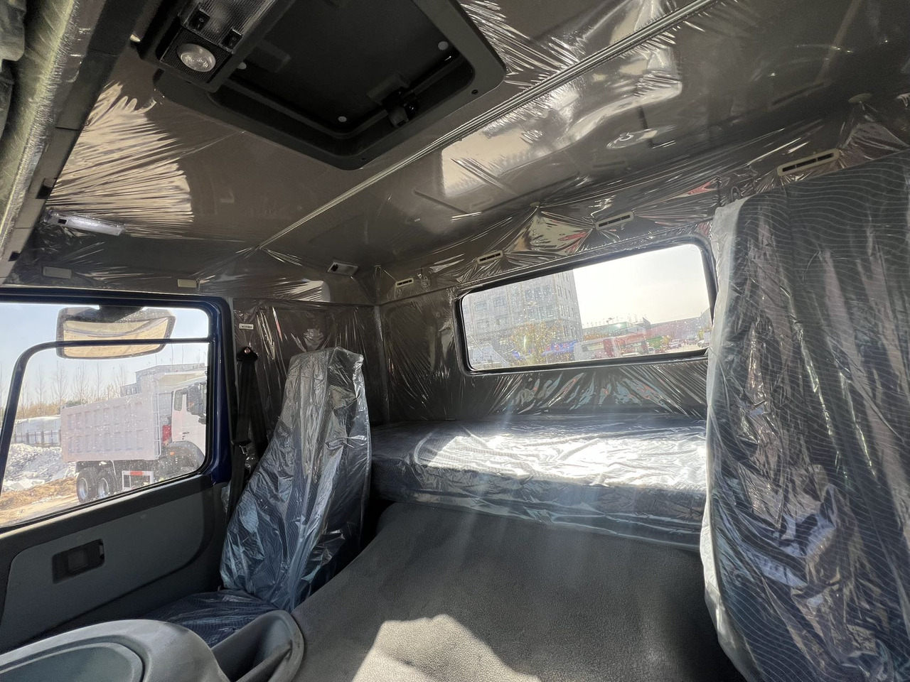 HOWO 6x4 Tractor Brand New Click for Discount - Тягач: фото 5 HOWO 6x4 Tractor Brand New Click for Discount - Тягач: фото 5