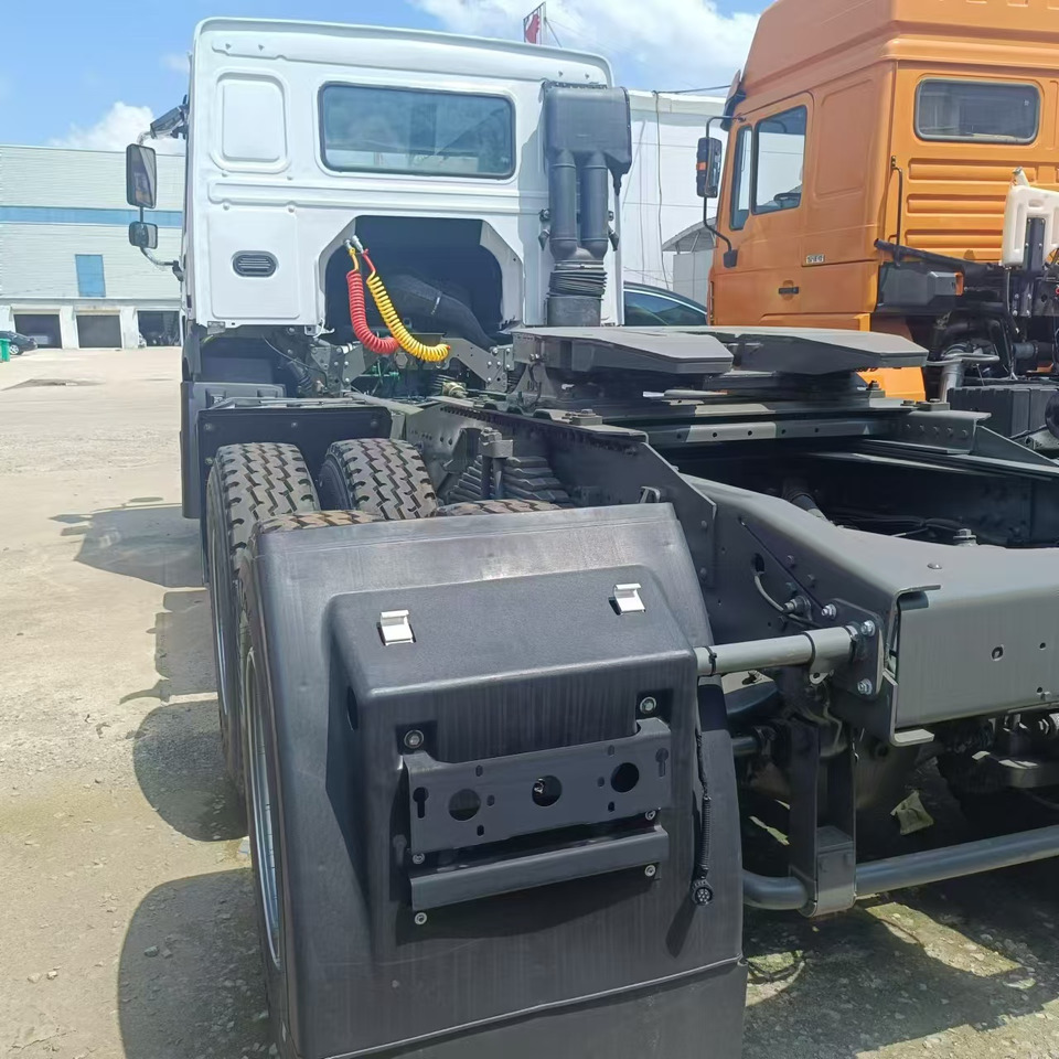 SINOTRUK HOWO Tractor Unit Right-hand Click for discount - Тягач: фото 5 SINOTRUK HOWO Tractor Unit Right-hand Click for discount - Тягач: фото 5