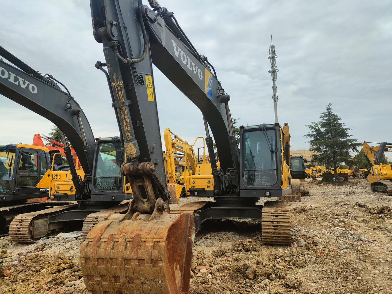 VOLVO EC220D - Гусеничный экскаватор: фото 2 VOLVO EC220D - Гусеничный экскаватор: фото 2
