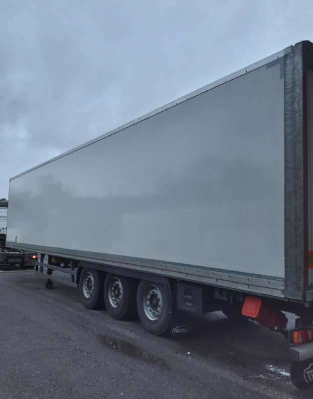 Semi-remorque 3 Essieux SEMI RECONDITONNEE -38 TONNES PORTE RELEVANTE - Полуприцеп-фургон: фото 1 Semi-remorque 3 Essieux SEMI RECONDITONNEE -38 TONNES PORTE RELEVANTE - Полуприцеп-фургон: фото 1