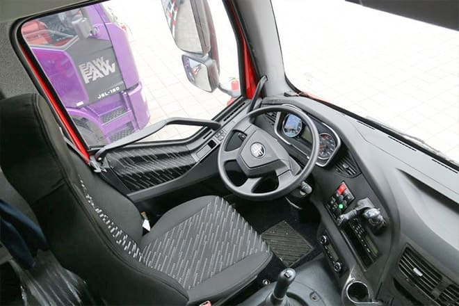 FAW Faw J6P Box Truck 4X2 for Sale in Sierra Leone - Грузовик с закрытым кузовом: фото 4 FAW Faw J6P Box Truck 4X2 for Sale in Sierra Leone - Грузовик с закрытым кузовом: фото 4