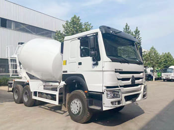 SINOTRUK Cement Mixer Truck for Sale in Zambia - Автобетоносмеситель: фото 2 SINOTRUK Cement Mixer Truck for Sale in Zambia - Автобетоносмеситель: фото 2