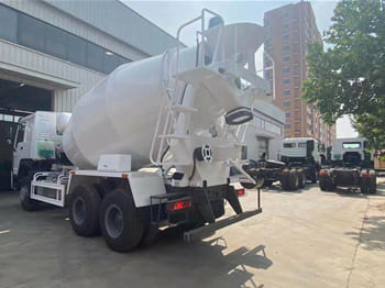 SINOTRUK Cement Mixer Truck for Sale in Zambia - Автобетоносмеситель: фото 3 SINOTRUK Cement Mixer Truck for Sale in Zambia - Автобетоносмеситель: фото 3
