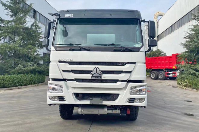 SINOTRUK Howo 371 Petrol Tank Truck Price for Sale in Saudi Arabia - Грузовик-цистерна: фото 3 SINOTRUK Howo 371 Petrol Tank Truck Price for Sale in Saudi Arabia - Грузовик-цистерна: фото 3