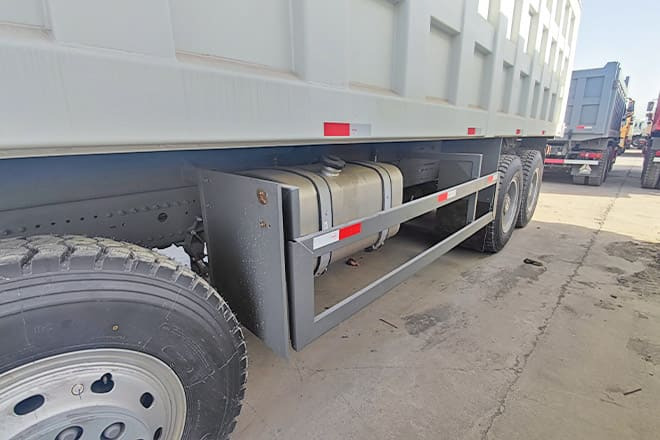 SINOTRUK Sino Howo 8x4 Dump truck for Sale in Senegal - Самосвал: фото 5 SINOTRUK Sino Howo 8x4 Dump truck for Sale in Senegal - Самосвал: фото 5