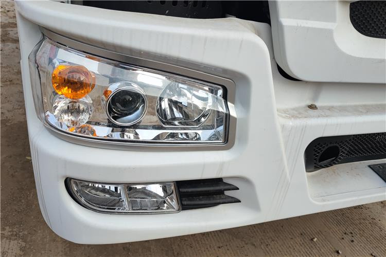 SINOTRUK Howo 380 hp 6x4 Truck Heafd for Sale In Nigeria Lagos - Тягач: фото 5 SINOTRUK Howo 380 hp 6x4 Truck Heafd for Sale In Nigeria Lagos - Тягач: фото 5