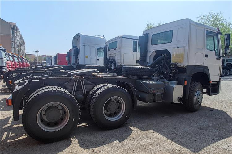 SINOTRUK Howo 400hp Truck Tractor Price with Weichai Engine In Guinea - Тягач: фото 3 SINOTRUK Howo 400hp Truck Tractor Price with Weichai Engine In Guinea - Тягач: фото 3