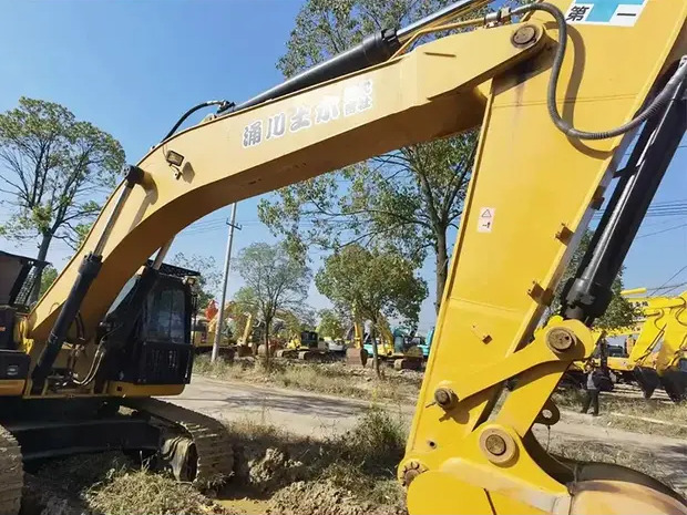 Гусеничный экскаватор 2022 Caterpillar 330D: фото 9
