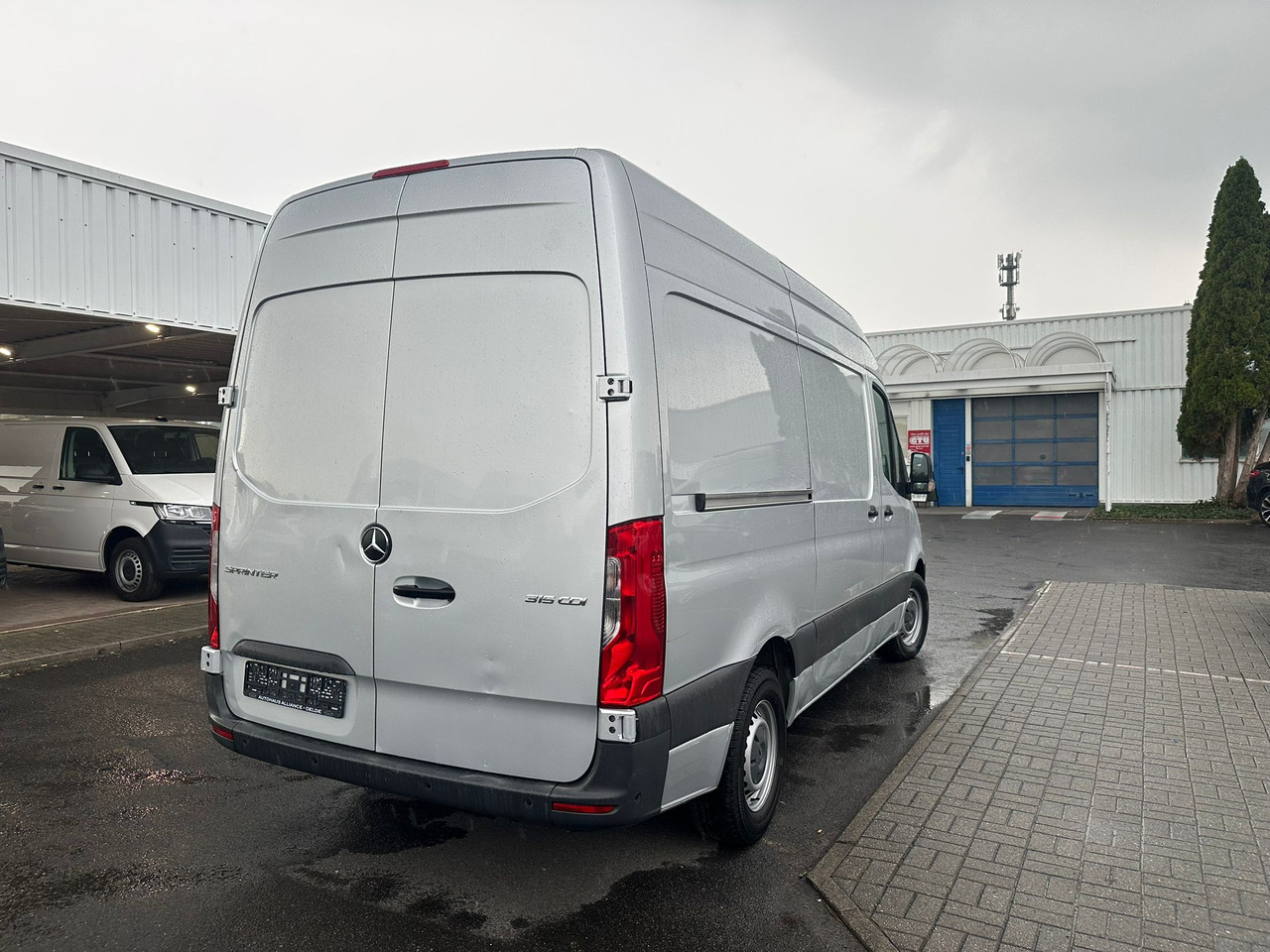 Mercedes Benz Sprinter - Цельнометаллический фургон: фото 4 Mercedes Benz Sprinter - Цельнометаллический фургон: фото 4
