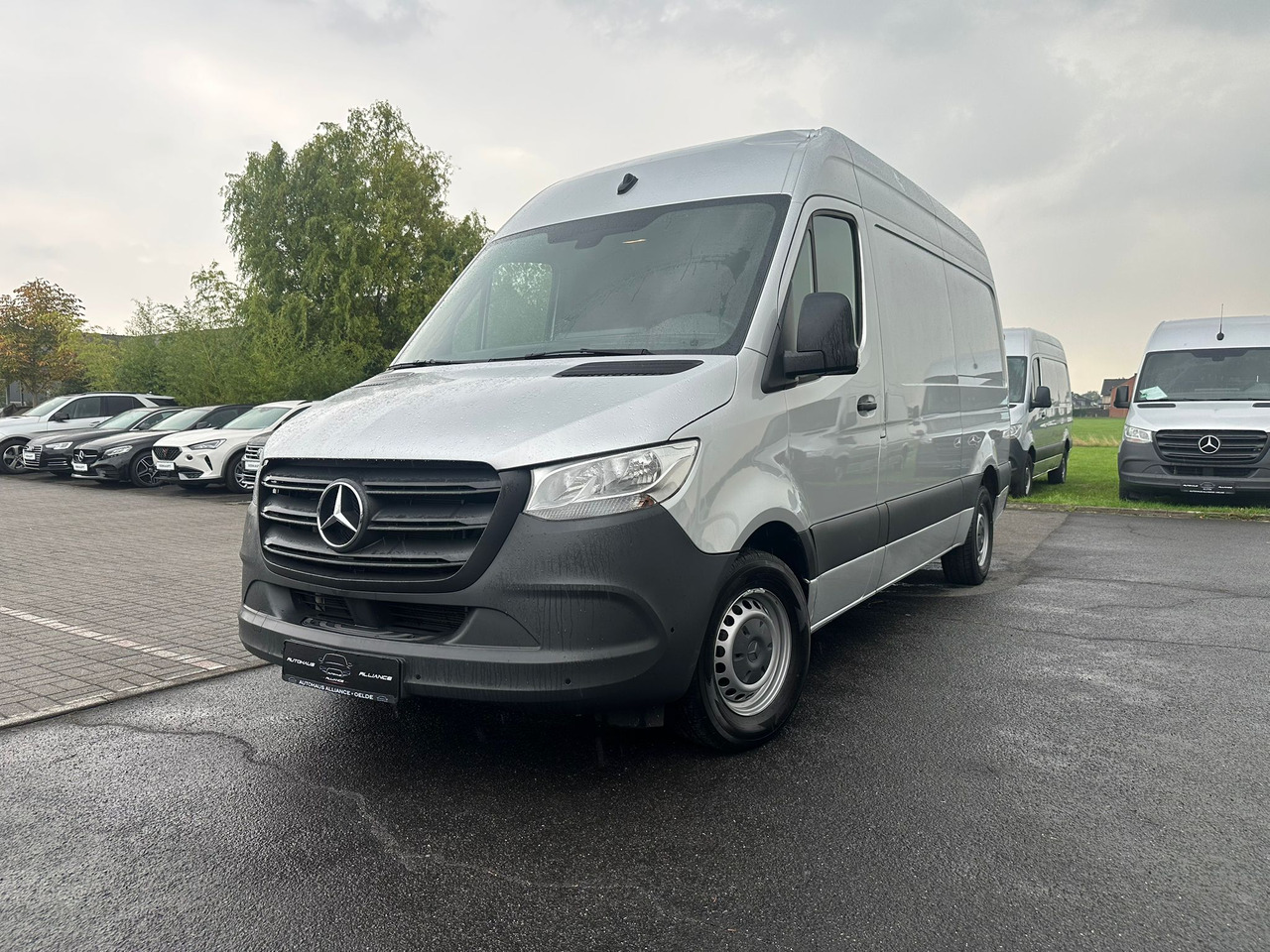 Mercedes Benz Sprinter - Цельнометаллический фургон: фото 1 Mercedes Benz Sprinter - Цельнометаллический фургон: фото 1