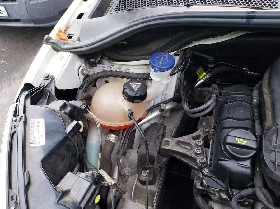 CITROEN C3 PH3 ES. MOTEUR HS. VENDU POUR PIECES. Véhicule non roulant, prévoir plateau. (occasion) - Легковой автомобиль: фото 3 CITROEN C3 PH3 ES. MOTEUR HS. VENDU POUR PIECES. Véhicule non roulant, prévoir plateau. (occasion) - Легковой автомобиль: фото 3