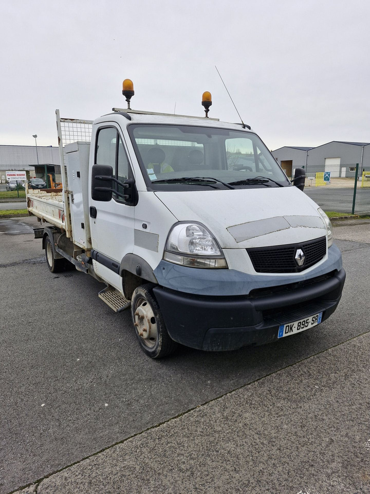 Renault Mascott  3.5T- (Disponible à compter du 24/11/2025) 3 places avec benne basculante hydraulique. BEG. Vendu sans CT. Véhicule roulant. Entretien régulier. Arrêté début 2025 pour souci passage d - Малотоннажный самосвал: фото 1 Renault Mascott  3.5T- (Disponible à compter du 24/11/2025) 3 places avec benne basculante hydraulique. BEG. Vendu sans CT. Véhicule roulant. Entretien régulier. Arrêté début 2025 pour souci passage d - Малотоннажный самосвал: фото 1