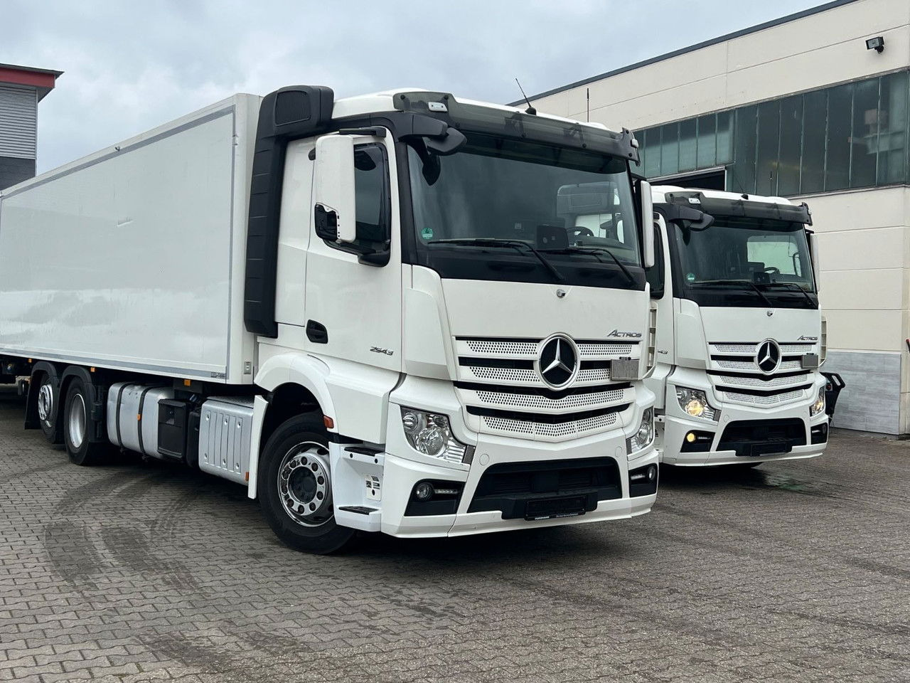 Mercedes-Benz Actros 2543 LBW Voll-Luft-Gefed-Lang Kof - Грузовик с закрытым кузовом: фото 5 Mercedes-Benz Actros 2543 LBW Voll-Luft-Gefed-Lang Kof - Грузовик с закрытым кузовом: фото 5