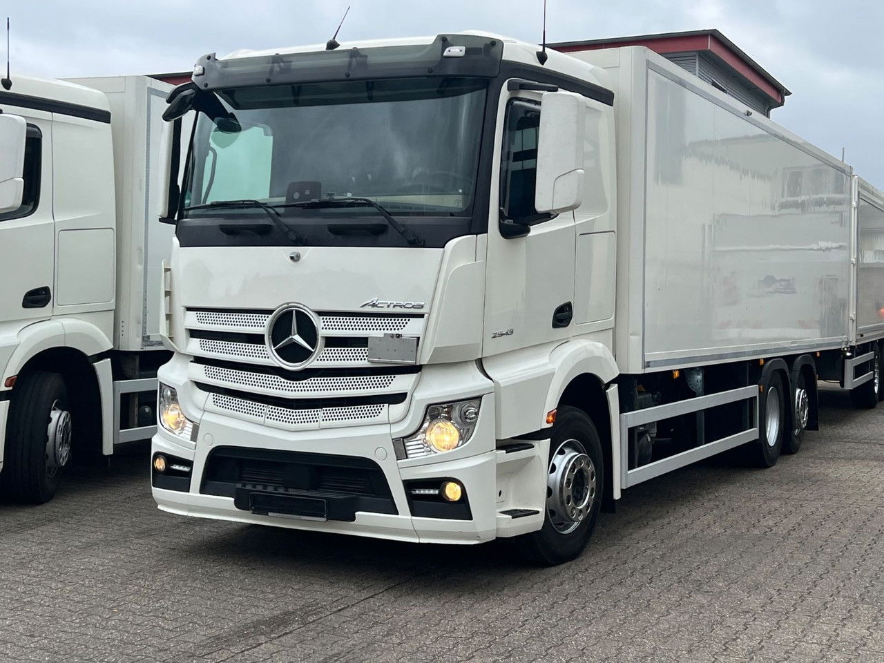 Mercedes-Benz Actros 2543 LBW Voll-Luft-Gefed-Lang Kof - Грузовик с закрытым кузовом: фото 2 Mercedes-Benz Actros 2543 LBW Voll-Luft-Gefed-Lang Kof - Грузовик с закрытым кузовом: фото 2