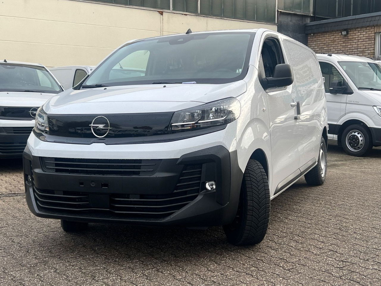 Opel Vivaro Cargo L2 H1 120 PS Allwetter AHK Rückfahr - Цельнометаллический фургон: фото 3 Opel Vivaro Cargo L2 H1 120 PS Allwetter AHK Rückfahr - Цельнометаллический фургон: фото 3