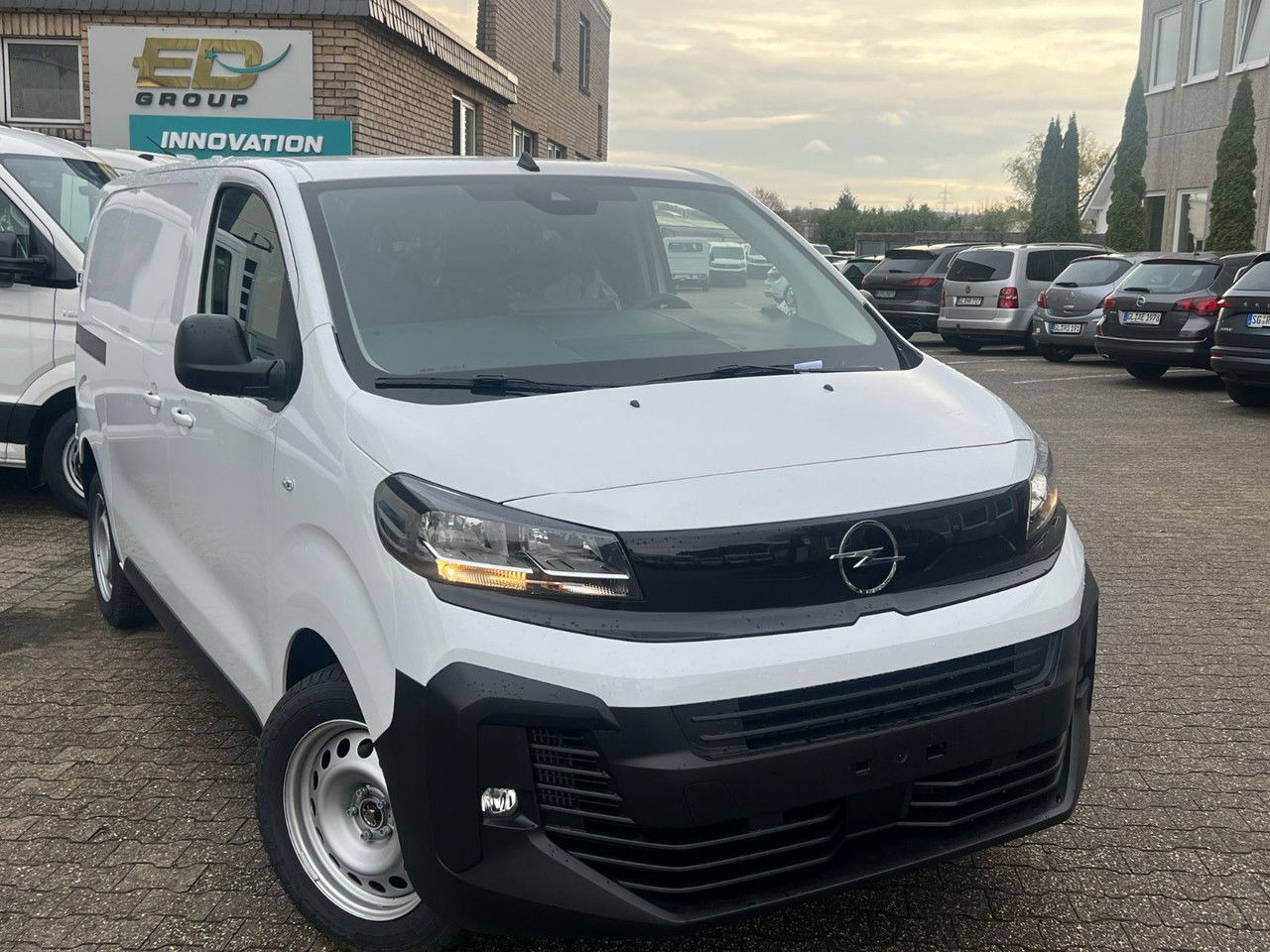 Opel Vivaro Cargo L2 H1 120 PS Allwetter AHK Rückfahr - Цельнометаллический фургон: фото 2 Opel Vivaro Cargo L2 H1 120 PS Allwetter AHK Rückfahr - Цельнометаллический фургон: фото 2