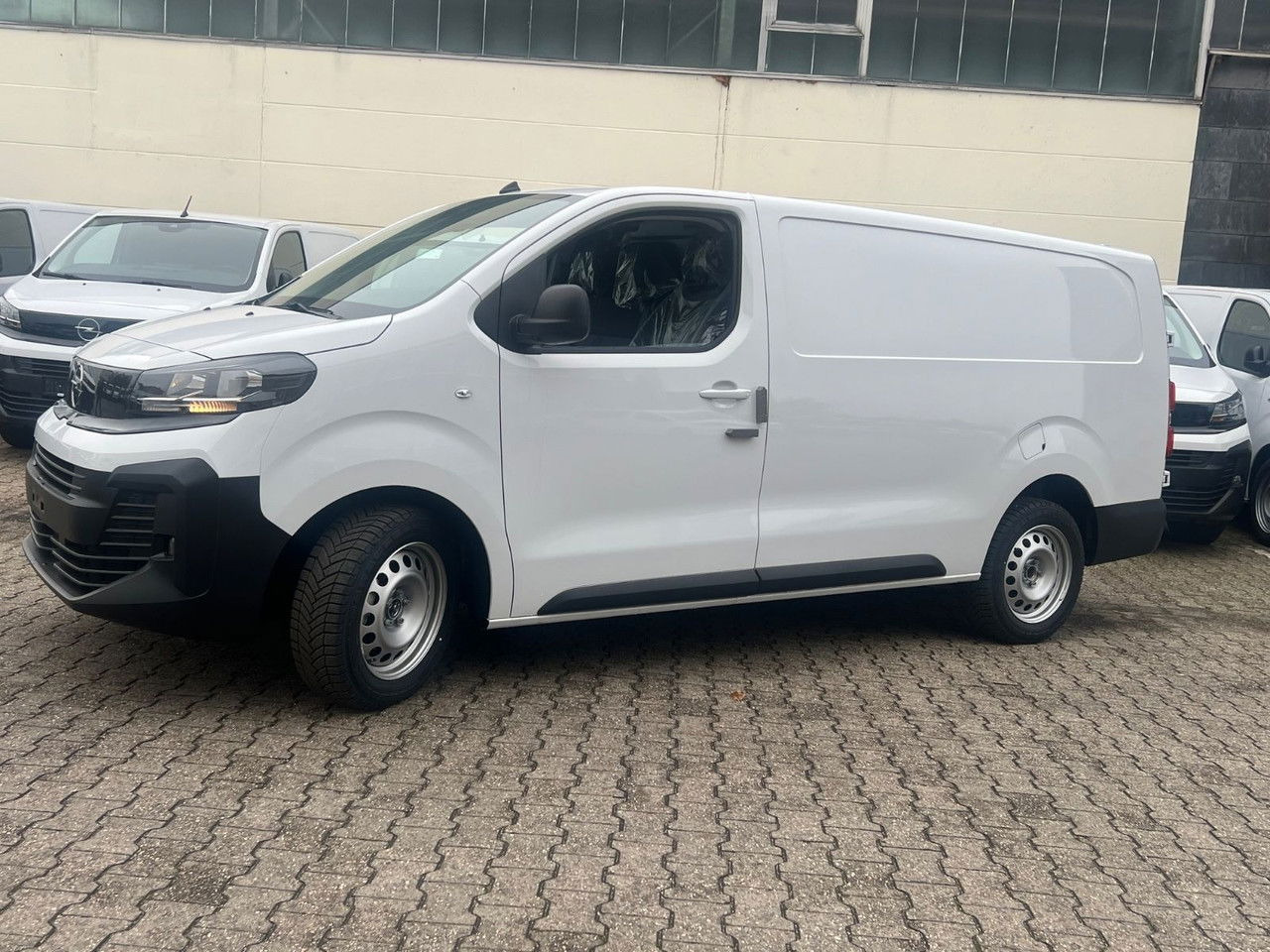 Opel Vivaro L3H1 144 PS Schalter Allwetter AHK Rückfa - Цельнометаллический фургон: фото 5 Opel Vivaro L3H1 144 PS Schalter Allwetter AHK Rückfa - Цельнометаллический фургон: фото 5