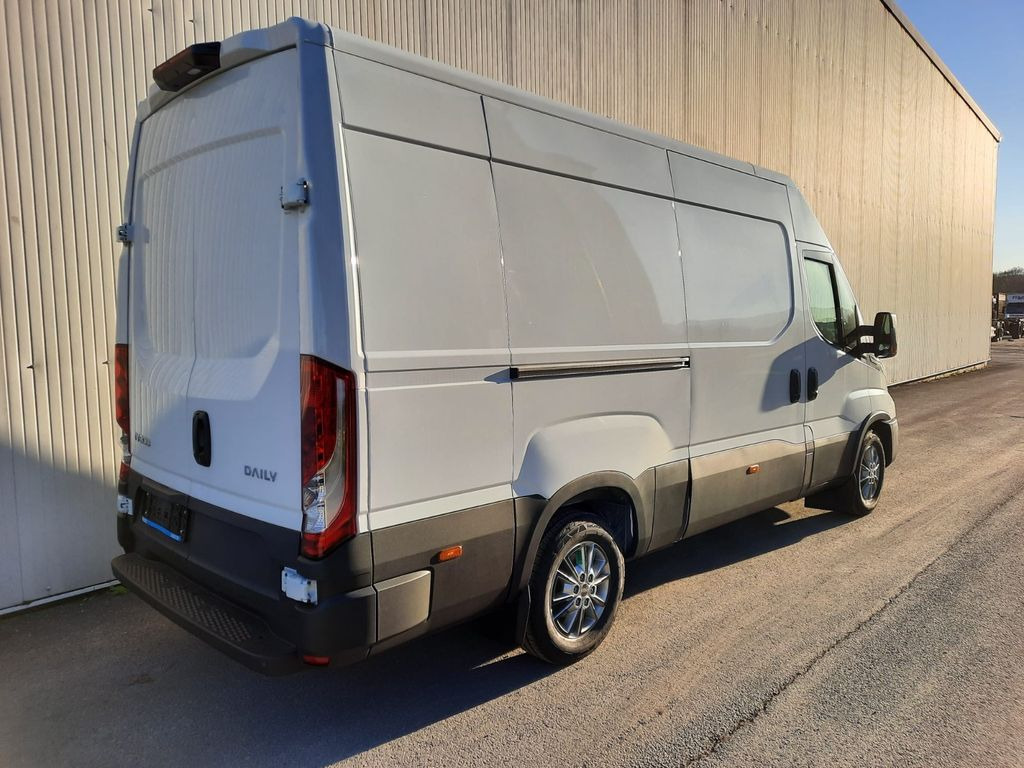 Iveco Daily 35S14 8g HiMatic L3H2 Mod.25 Iveco Daily 35S14 8g HiMatic L3H2 Mod.25 - Цельнометаллический фургон: фото 3 Iveco Daily 35S14 8g HiMatic L3H2 Mod.25 Iveco Daily 35S14 8g HiMatic L3H2 Mod.25 - Цельнометаллический фургон: фото 3