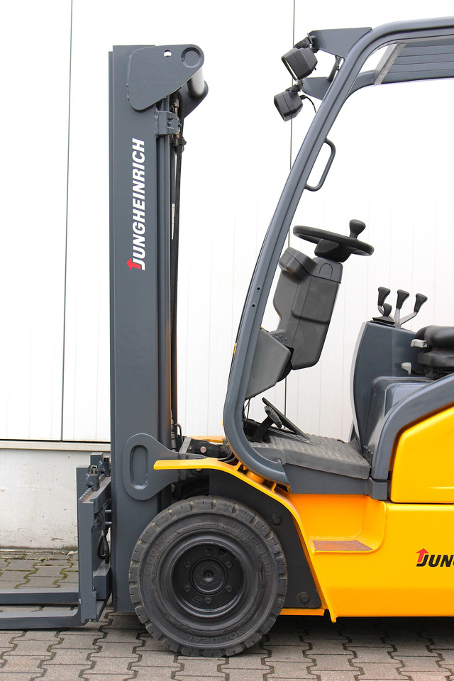 Газовый погрузчик JUNGHEINRICH TFG316s Triplex 4,5m UVV: фото 21 Газовый погрузчик JUNGHEINRICH TFG316s Triplex 4,5m UVV: фото 21