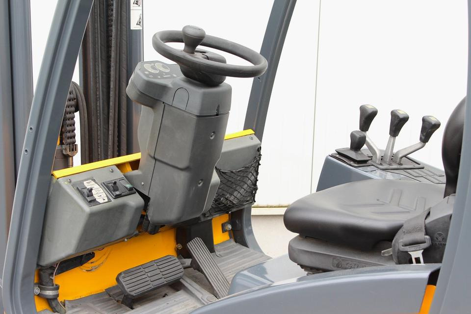 Газовый погрузчик JUNGHEINRICH TFG316s Triplex 4,5m UVV: фото 12 Газовый погрузчик JUNGHEINRICH TFG316s Triplex 4,5m UVV: фото 12