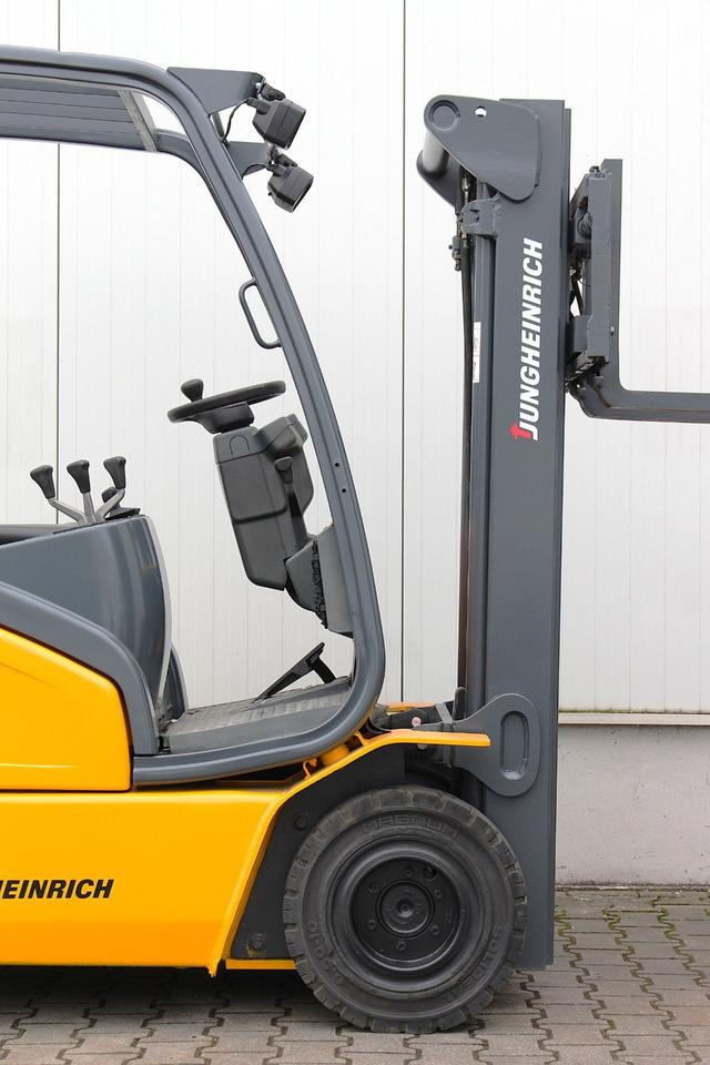 Газовый погрузчик JUNGHEINRICH TFG316s Triplex 4,5m UVV: фото 15 Газовый погрузчик JUNGHEINRICH TFG316s Triplex 4,5m UVV: фото 15