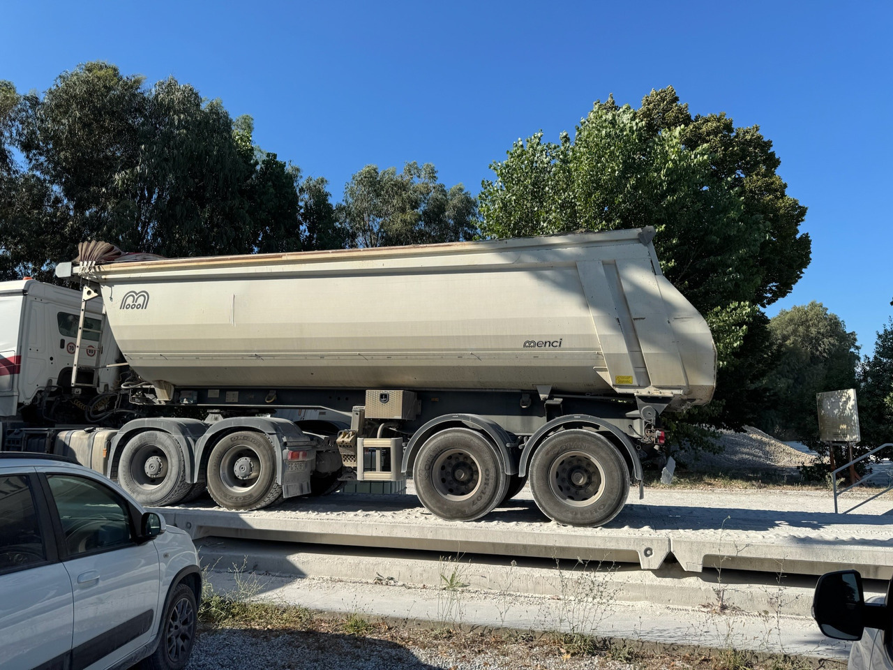 MENCI Semirimorchio Ribaltabile Mezzo d'opera - Самосвальный полуприцеп: фото 4 MENCI Semirimorchio Ribaltabile Mezzo d'opera - Самосвальный полуприцеп: фото 4