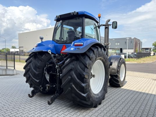 New Holland T8050 - Трактор: фото 3 New Holland T8050 - Трактор: фото 3