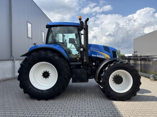 New Holland T8050 - Трактор: фото 2 New Holland T8050 - Трактор: фото 2