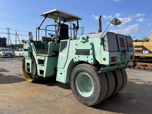 BOMAG BW144AC-2 - Комбинированный каток: фото 3 BOMAG BW144AC-2 - Комбинированный каток: фото 3