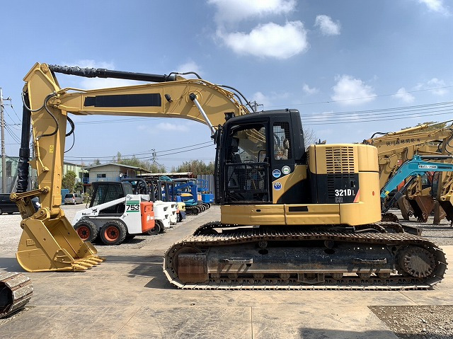 CAT 321DLCR - Гусеничный экскаватор: фото 2 CAT 321DLCR - Гусеничный экскаватор: фото 2