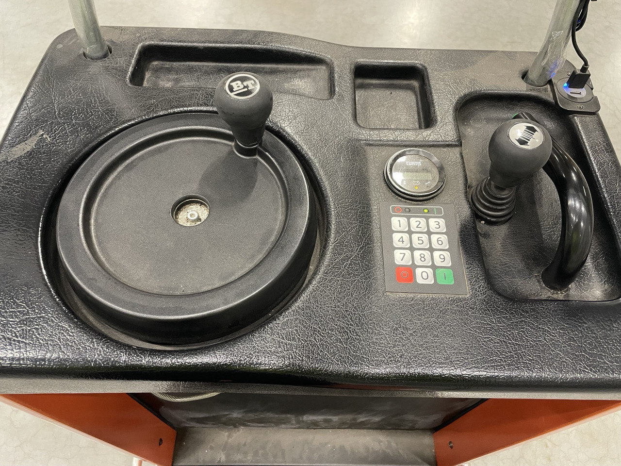 BT 609 AC TT - Сборщик заказов: фото 3 BT 609 AC TT - Сборщик заказов: фото 3