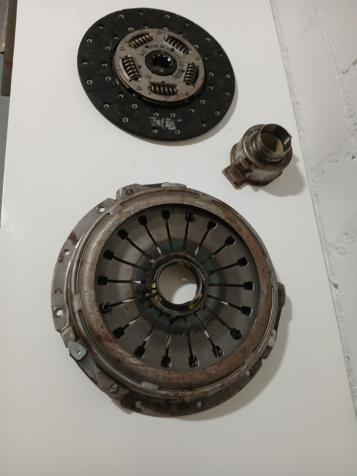 Clutchkit DT790503 for IVECO Eurocargo - Сцепление и запчасти: фото 1 Clutchkit DT790503 for IVECO Eurocargo - Сцепление и запчасти: фото 1