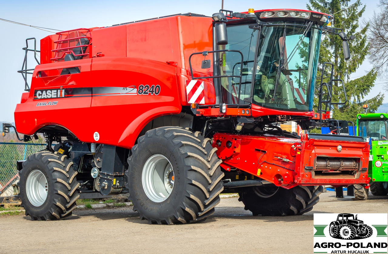 CASE IH 8240 AFS - 2018 ROK + MACDON FD 135 - 2018 ROK - Зерноуборочный комбайн: фото 2 CASE IH 8240 AFS - 2018 ROK + MACDON FD 135 - 2018 ROK - Зерноуборочный комбайн: фото 2