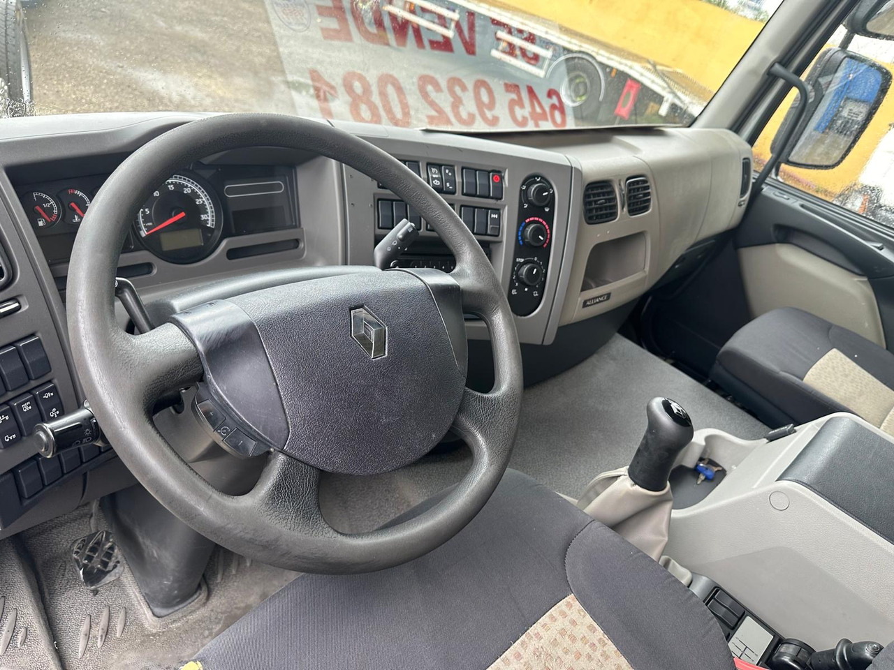 RENAULT PREMIUM 380 - Тентованный грузовик: фото 4 RENAULT PREMIUM 380 - Тентованный грузовик: фото 4