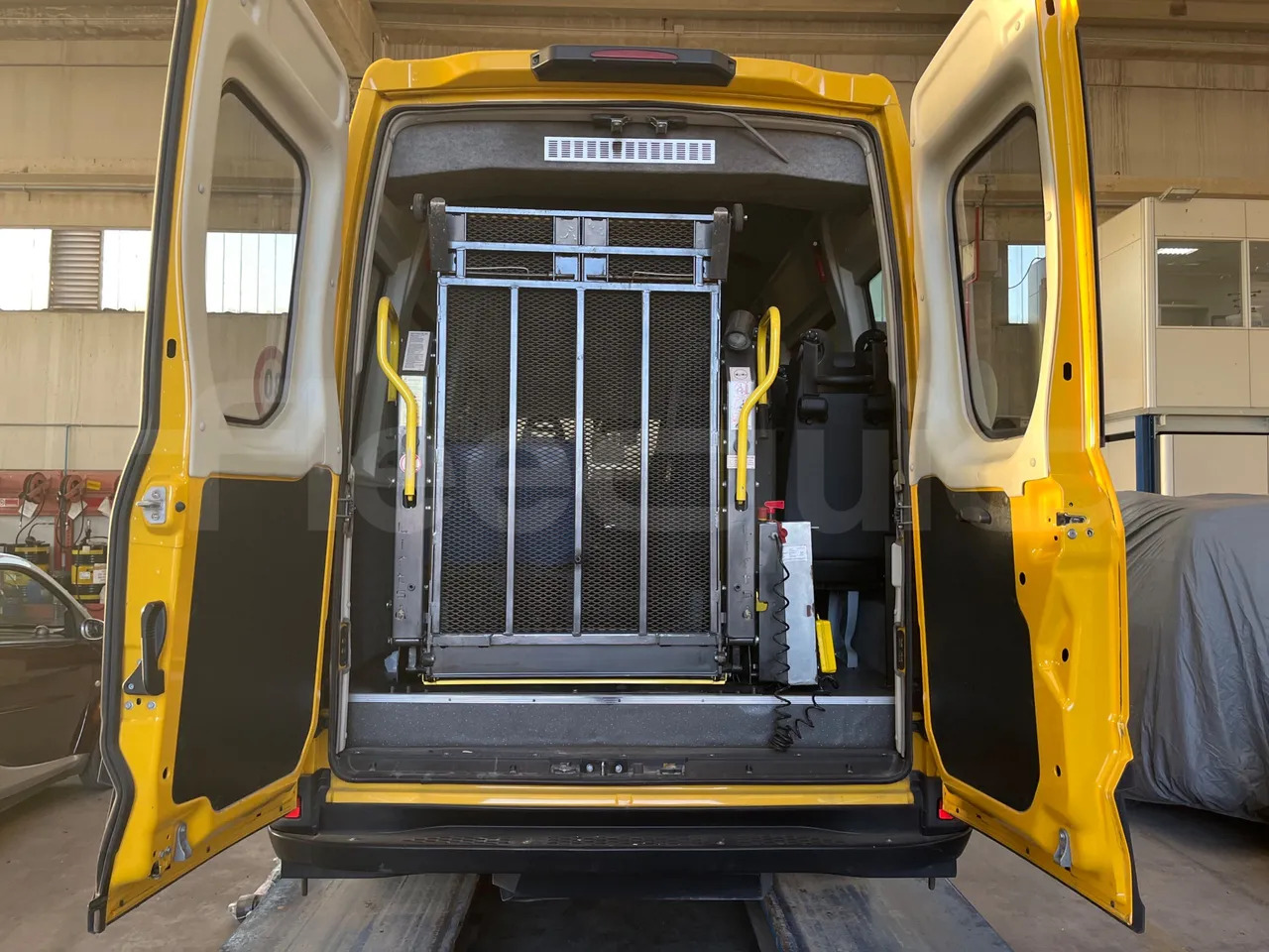 Школьный автобус Iveco Daily: фото 15