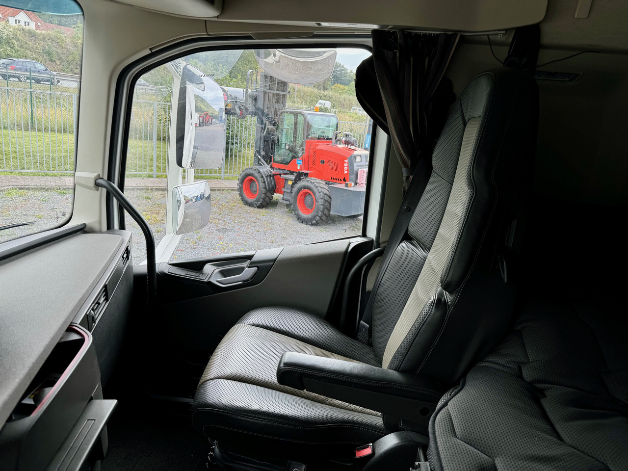 VOLVO Fh-13-540 6x4R в лизинг VOLVO Fh-13-540 6x4R: фото 13 VOLVO Fh-13-540 6x4R в лизинг VOLVO Fh-13-540 6x4R: фото 13